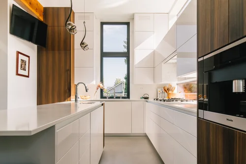 West Coast Modern Home — 12
